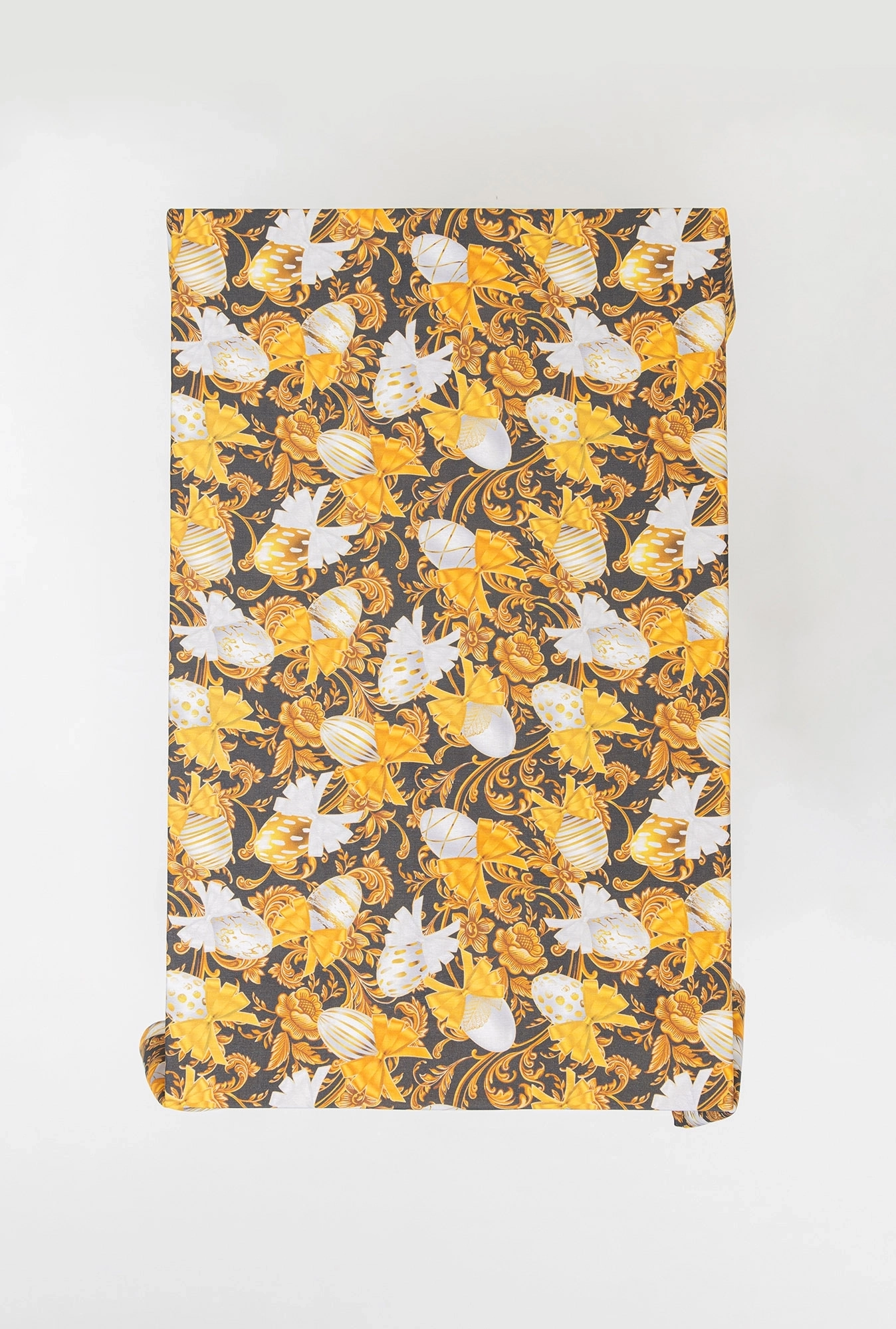 uskrsnji-stolnjak-crni-sa-zlatnim-ornamentima-1711459403