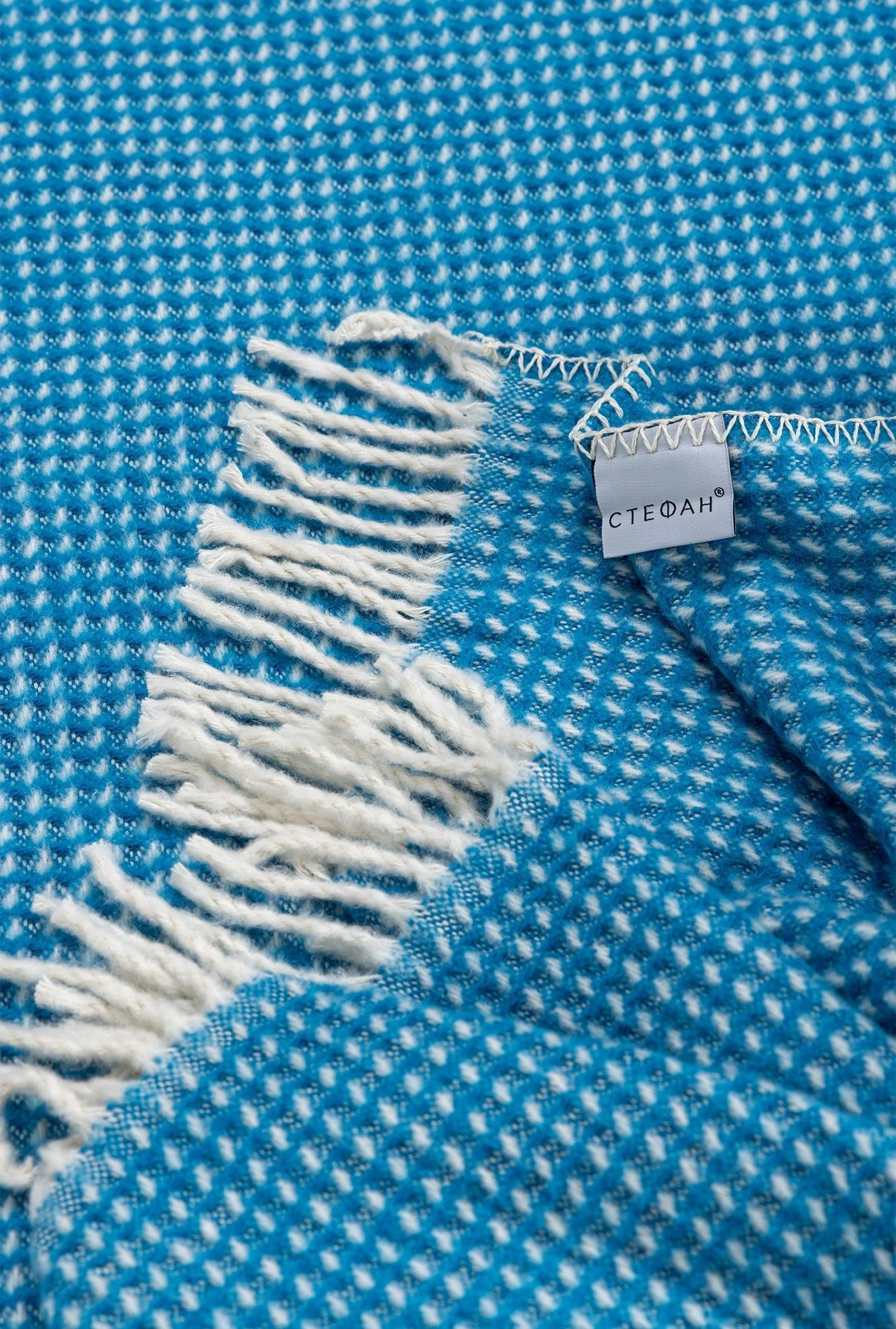 cebe-ravena-plava-topla-nit-1759482136-503636