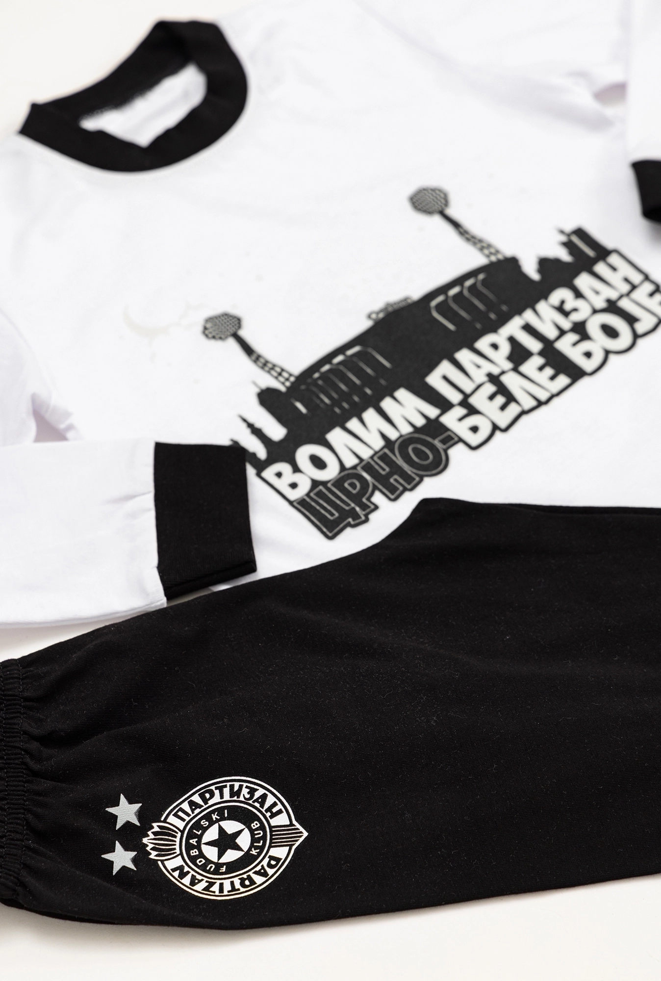 Pidžama sa svetlećim elementima Partizan