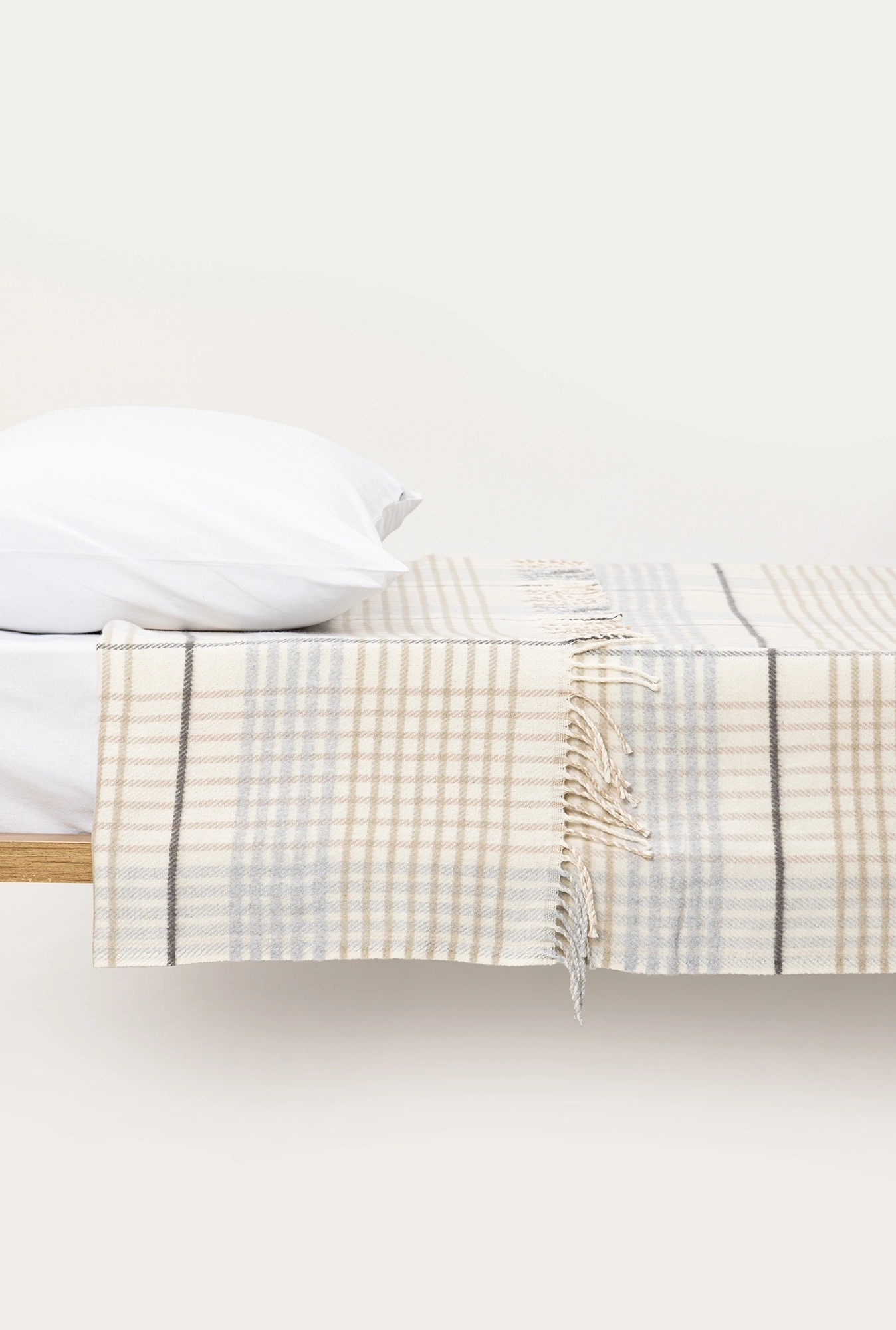 cebe-sivo-karo-sa-resama-1762239679-460201