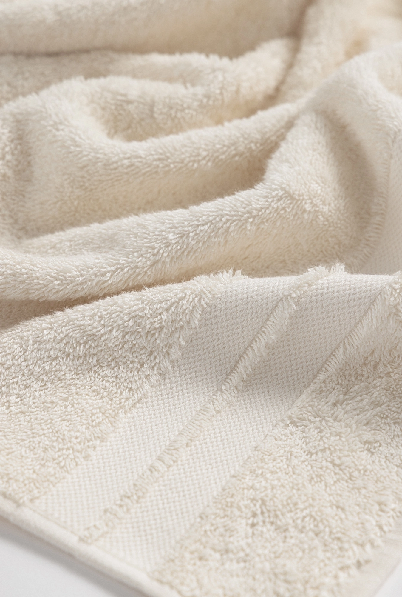 peskir-oaza-bez-1763710982-545560