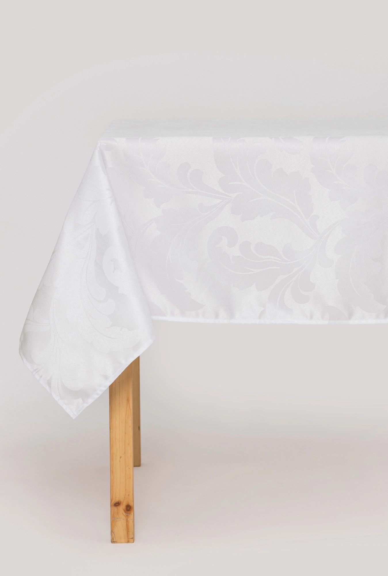 Stolnjak Karmen beli