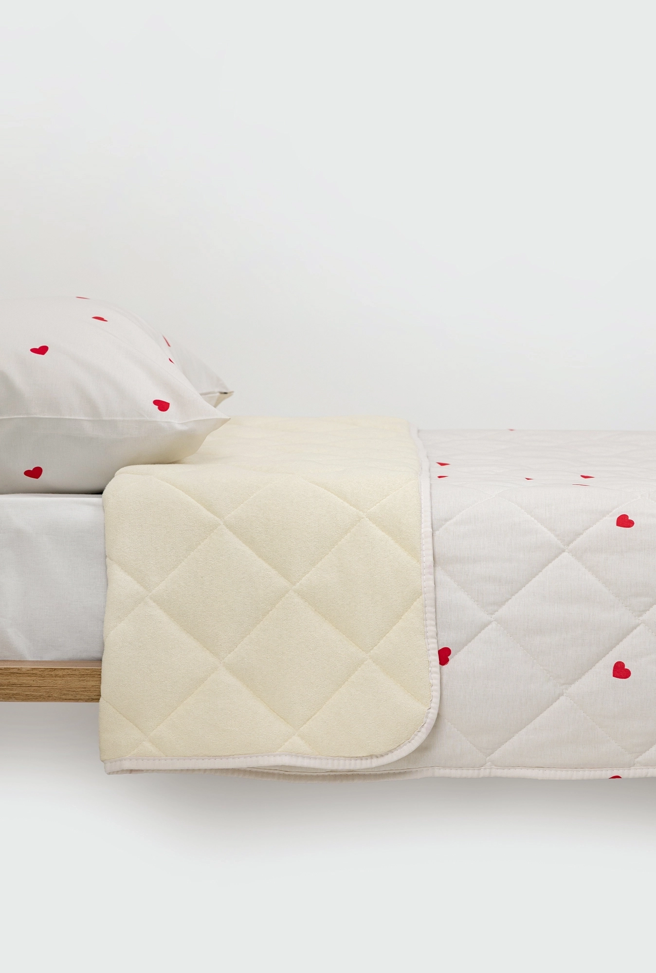 Štep deka Crveno srce na bež osnovi