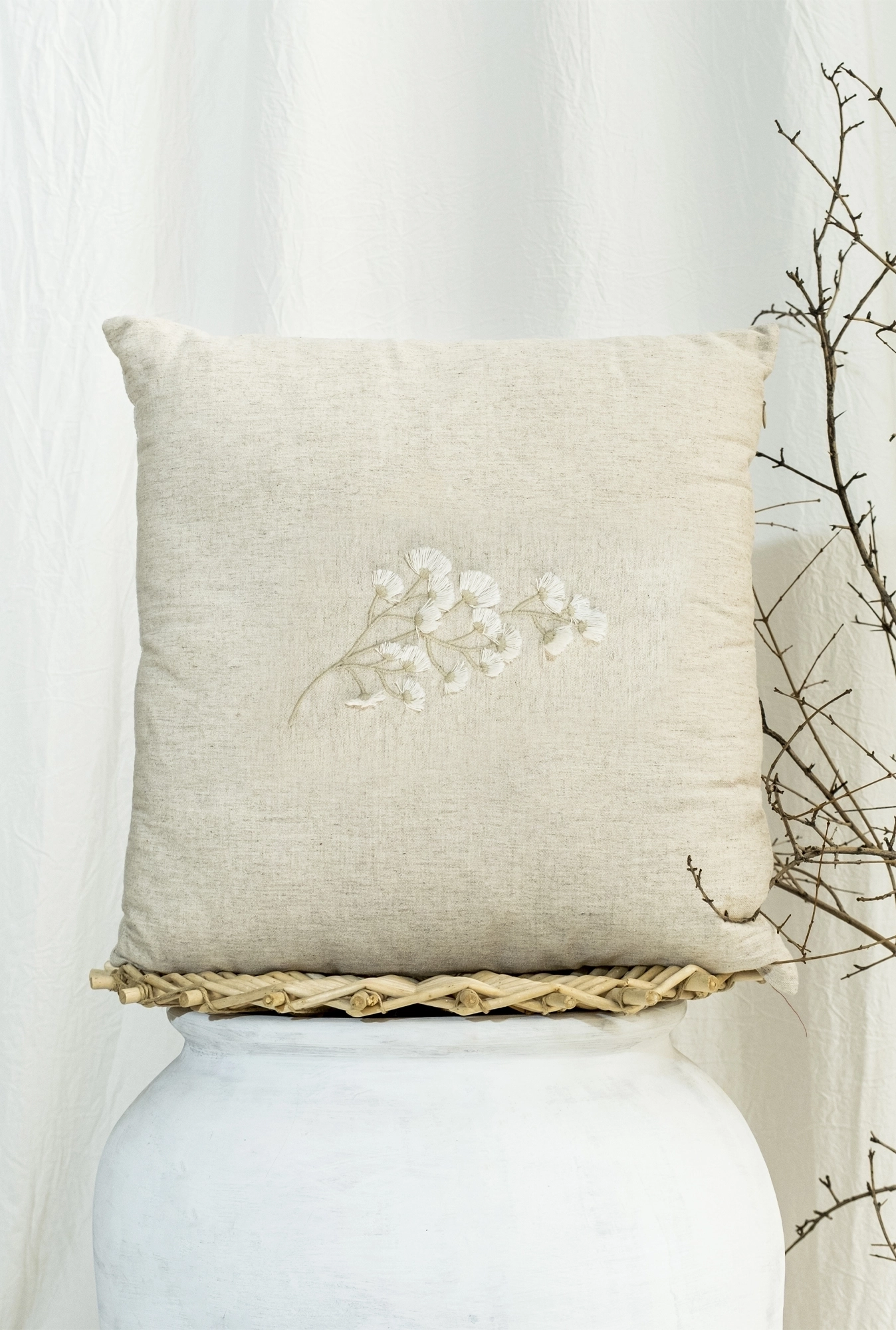 Ukrasna jastučnica Beli Cvet